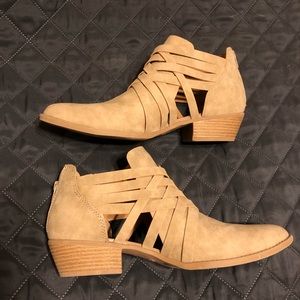 Women’s ankle boots size 10